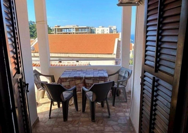 Apartment with sea view in the center of Petrovac